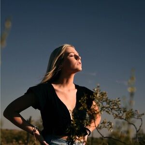 princess polly front tie black top 💌